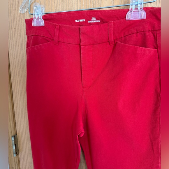 OLD NAVY Gently Used High Rise Pixie Straight Leg Slim Fit Red Pants Size 6 - Picture 2 of 9